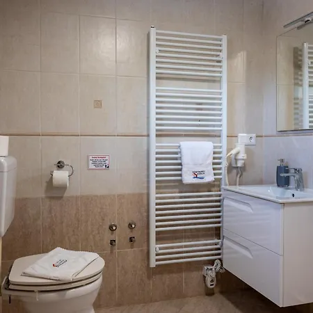 Harcsafogo Vendeghaz Villa *